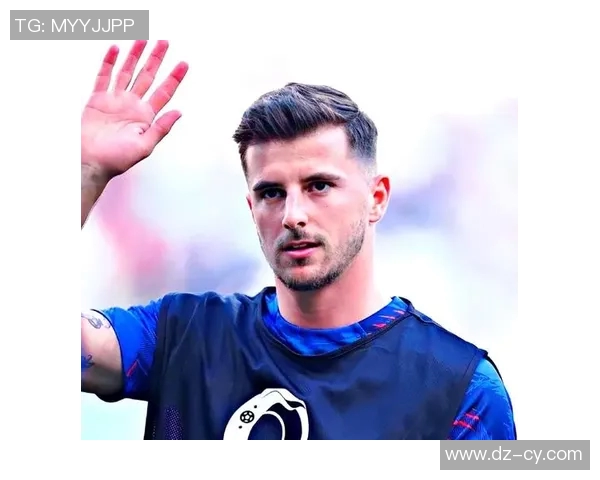 超颜值足球明星盘点他们的魅力与球场风采让你心动不已