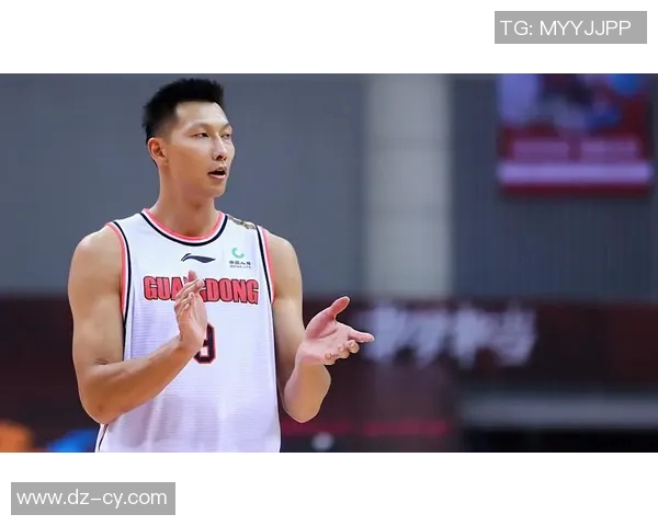 明星篮球赛场意外受伤脚疼引发粉丝担忧与热议
